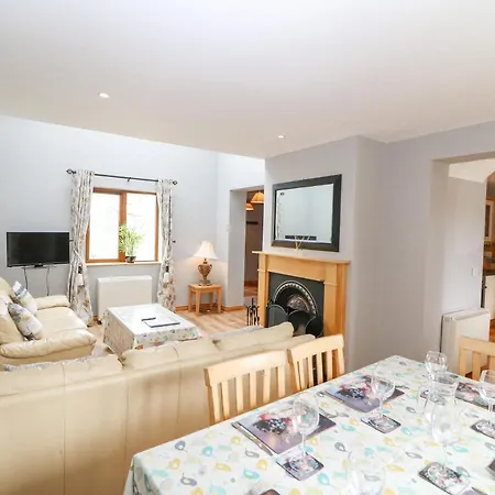 14 Leisure Village Sneem