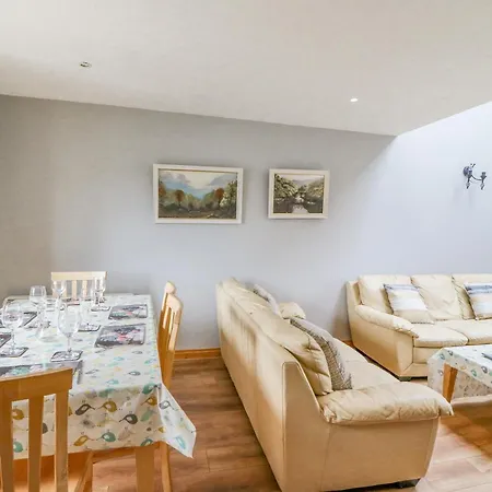 14 Leisure Village Sneem