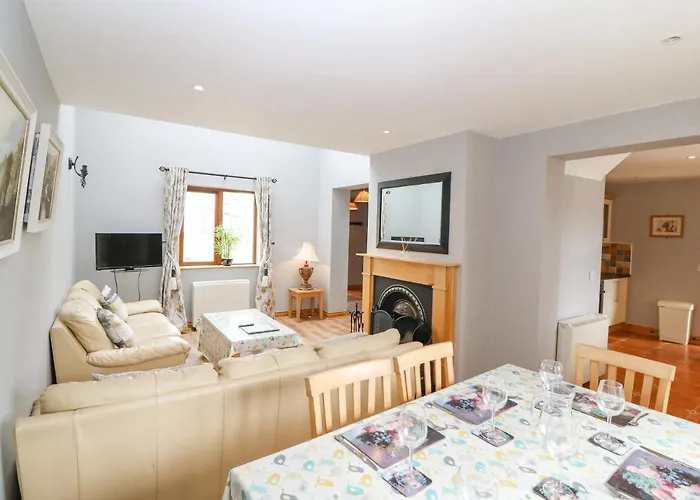 14 Leisure Village Sneem